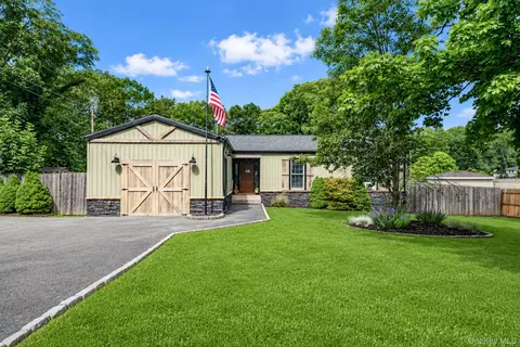 1010 Sipp Ave, Medford, NY 11763