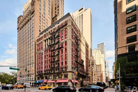 57 W 58th St #3F, New York, NY 10019