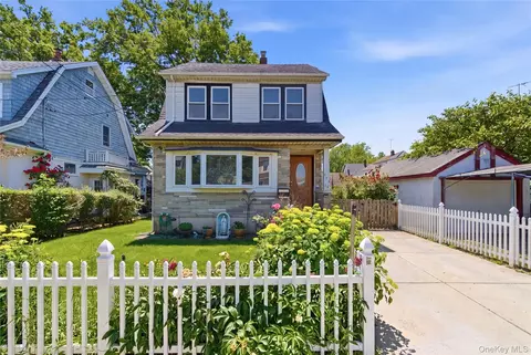 22412 92nd Ave, New York, NY 11428