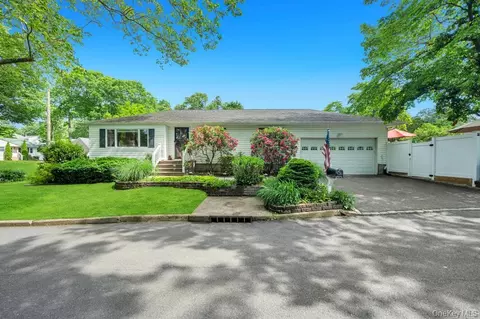 1 Pioneer Blvd, Huntington Station, NY 11746