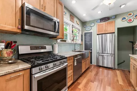 Kitchen - 323 E Walnut St, Long Beach, NY 11561 photo 5 of 6