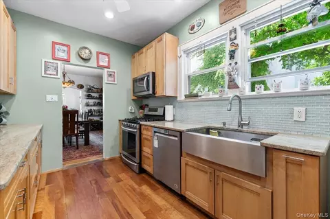 Kitchen - 323 E Walnut St, Long Beach, NY 11561 photo 3 of 6