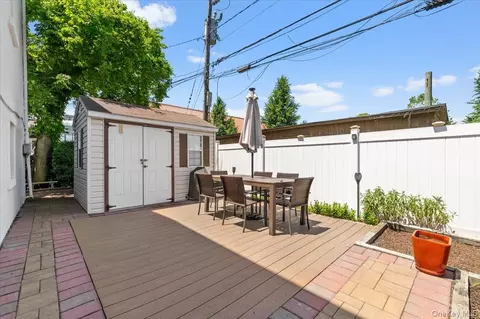 Exterior - 323 E Walnut St, Long Beach, NY 11561 photo 4 of 5