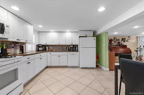 Other - 323 E Walnut St, Long Beach, NY 11561 photo 7 of 8