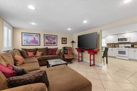 Other - 323 E Walnut St, Long Beach, NY 11561 photo 6 of 8
