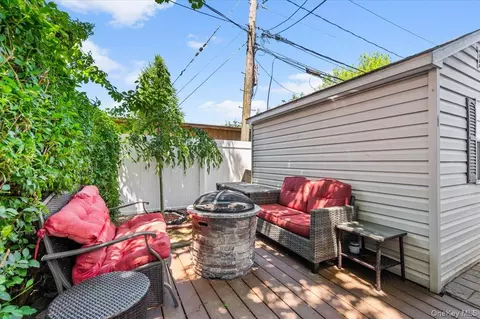 Exterior - 323 E Walnut St, Long Beach, NY 11561 photo 5 of 5