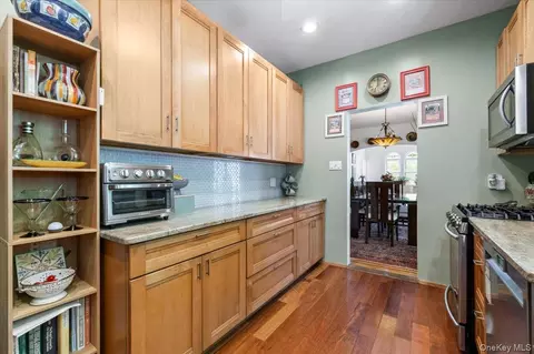 Kitchen - 323 E Walnut St, Long Beach, NY 11561 photo 2 of 6