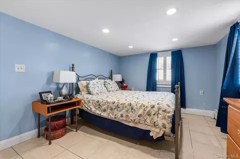 Bedroom - 323 E Walnut St, Long Beach, NY 11561 photo 4 of 5