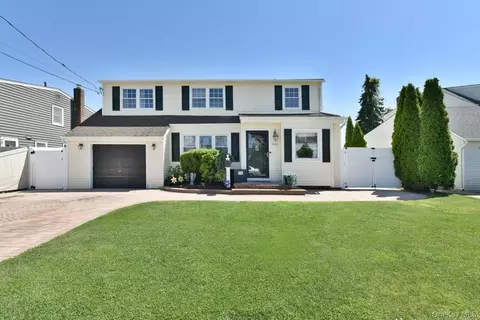 3680 Stokes Ave, Bethpage, NY 11714