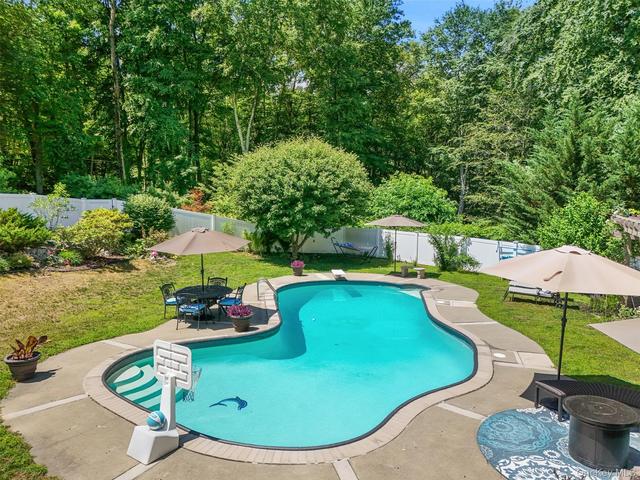 1 Annarock Dr, Somers, NY 10589