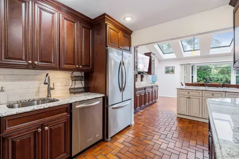 Kitchen - 45 Mildred Ct, Plainview, NY 11803 photo 2 of 6