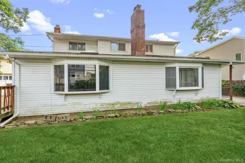 Exterior - 45 Mildred Ct, Plainview, NY 11803 photo 4 of 5