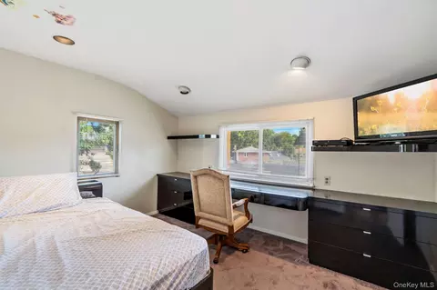 Bedroom - 45 Mildred Ct, Plainview, NY 11803 photo 4 of 5
