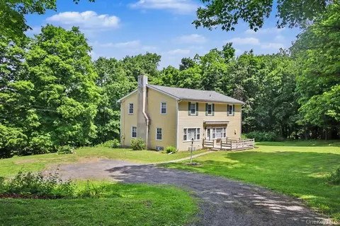 72 Egbertson Rd, Hamptonburgh, NY 10916