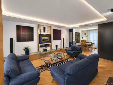 6361 76th St, New York, NY 11379