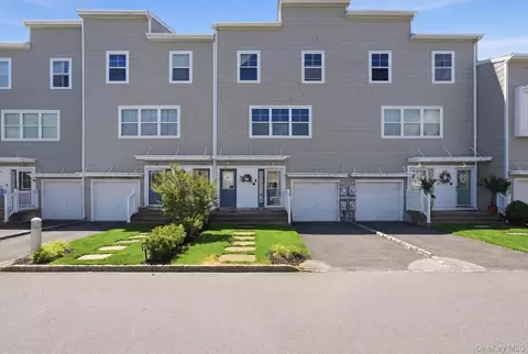 7305 Lighthouse Dr, New York, NY 11692