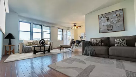 43-10 Kissena Blvd #7J, Flushing, NY 11355