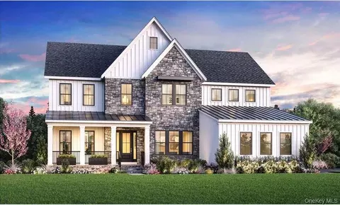1 Levitow Ct, Dix Hills, NY 11746