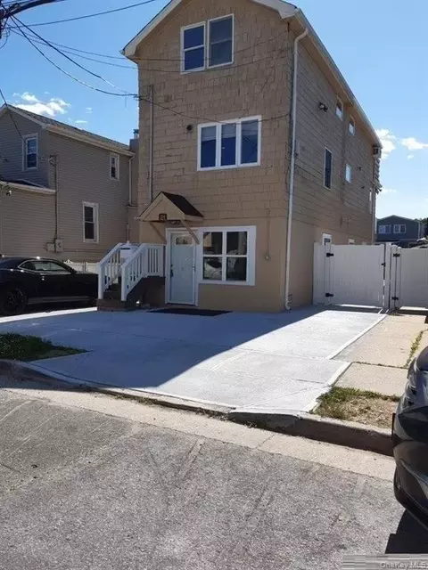 254 Arthur St, Freeport, NY 11520