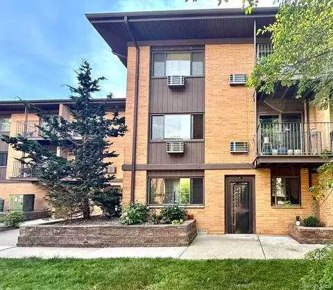 10 Oakwood Ter #101, New Windsor, NY 12553