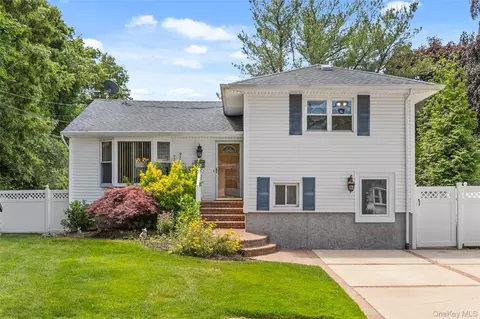80 N Pine St, Massapequa, NY 11758