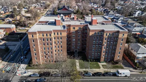 30-11 Parsons Blvd #2T, New York, NY 11354