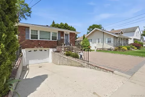 153 Davison Ave, Lynbrook, NY 11563