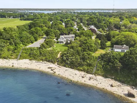 160 Sound Dr, Greenport, NY 11944