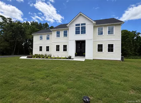 7 Morrow Ct, Walden, NY 12586