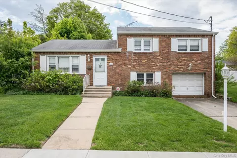 145 Arthur Ave, South Floral Park, NY 11001