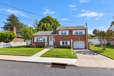 145 Arthur Ave, South Floral Park, NY 11001