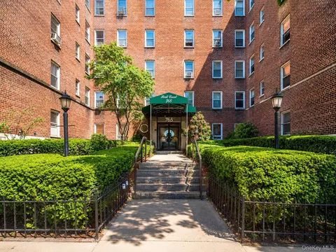 765 Bronx River Rd #6G, Yonkers, NY 10708