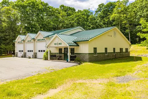 17 Collins Rd, Highland, NY 12732