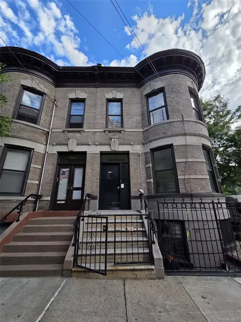 440 E 186th St, New York, NY 10458
