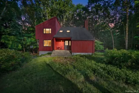 2 Victor Ln, Carmel, NY 10512