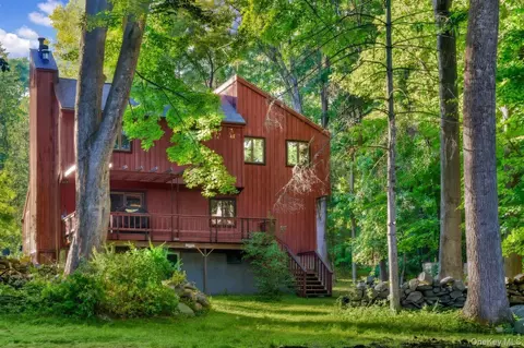 2 Victor Ln, Carmel, NY 10512