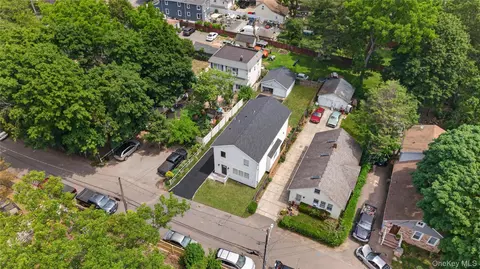 15 Grand Pl, Huntington Station, NY 11746