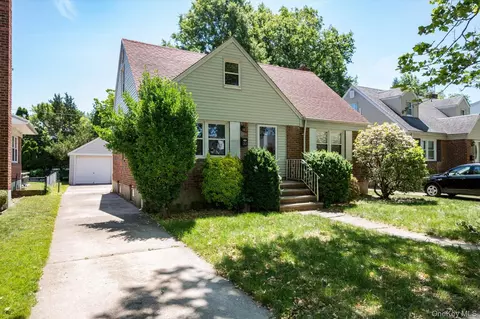 32 Croyden, North Hempstead, NY 11040