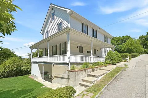 800 Oakwood Dr, Peekskill, NY 10566