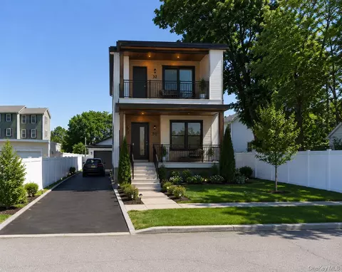38 Hoffman St, Poughkeepsie, NY 12601 photo 2