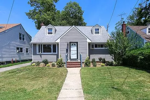 530 Coolidge Ave, Rockville Centre, NY 11570