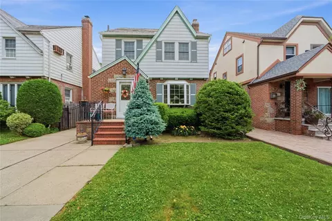 6033 69th Ln, New York, NY 11378