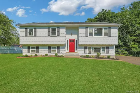 11 Whitman St, Clarkstown, NY 10920