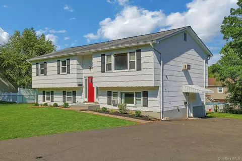 11 Whitman St, Clarkstown, NY 10920