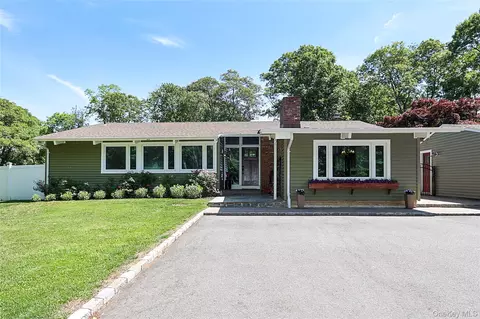 273 Sugar Toms Ln, East Norwich, NY 11732
