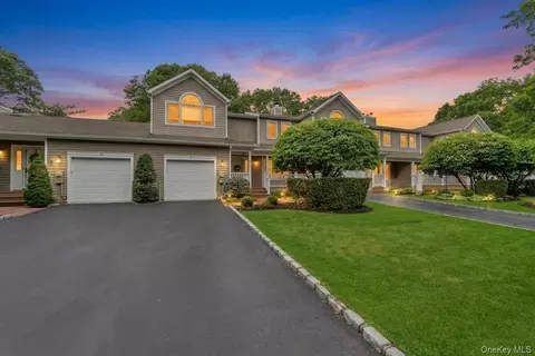 22 Kettle Hole Rd, Manorville, NY 11949