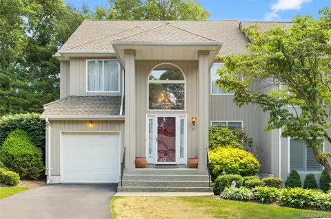 23 Stone Gate Ct, Smithtown, NY 11787