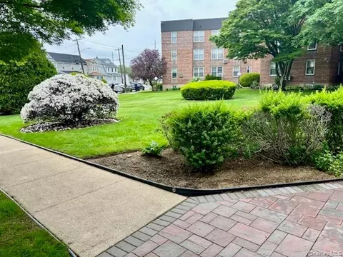 530 Dubois Ave # 2C, Valley Stream, NY 11581