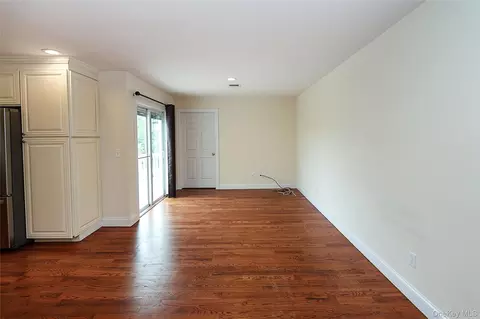Living - 370 Rider Ave, Patchogue, NY 11772 photo 4 of 5