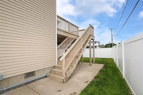 Exterior - 370 Rider Ave, Patchogue, NY 11772 photo 6 of 14
